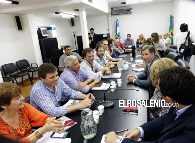 Docentes piden que los convoquen cuanto antes a la paritaria Docentes piden que los convoquen cuanto antes a la paritaria