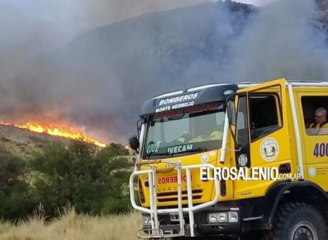 Sin control el fuego superó la barrera de la RP 76 Sin control el fuego superó la barrera de la RP 76