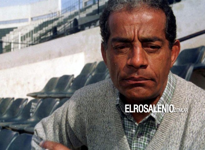 Homenaje a Héctor Baley y a Julio Romero por parte de la Liga del Sur Homenaje a Héctor Baley y a Julio Romero por parte de la Liga del Sur