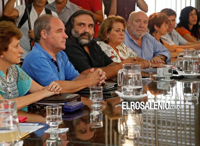 Vidal volvió a convocar a los gremios docentes para el miércoles Vidal volvió a convocar a los gremios docentes para el miércoles