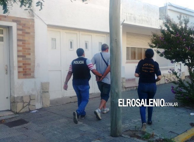 Detienen a otro hombre por abusar de su hijastra Detienen a otro hombre por abusar de su hijastra