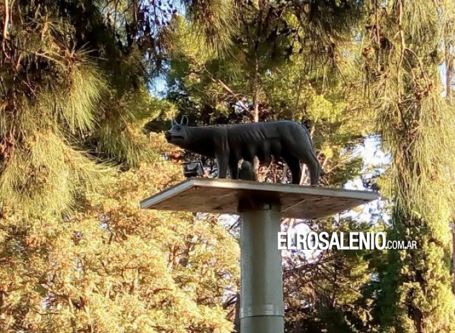 Desaparece una pieza del monumento a los Fundadores de Roma Desaparece una pieza del monumento a los Fundadores de Roma
