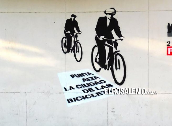 Homenaje a la bicicleta en el nuevo stencil del Archivo Histórico Homenaje a la bicicleta en el nuevo stencil del Archivo Histórico