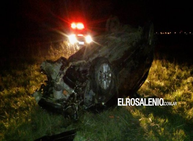Volcó un auto en la ruta 51 pero no hubo heridos Volcó un auto en la ruta 51 pero no hubo heridos