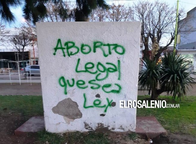 Ocasionan daños en un monumento a héroes de Malvinas Ocasionan daños en un monumento a héroes de Malvinas