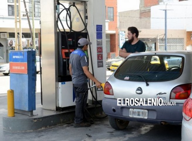 Aumenta 60 centavos el valor de la nafta y supera los 40 pesos Aumenta 60 centavos el valor de la nafta y supera los 40 pesos