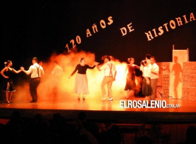 El Ballet Folklórico Municipal presenta “Danza bajo las estrellas” El Ballet Folklórico Municipal presenta “Danza bajo las estrellas”
