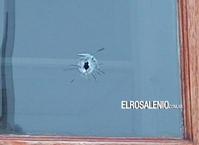 Dispararon con arma de fuego la fachada del municipio