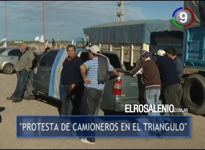 Protesta de Camioneros transportistas en El Triángulo