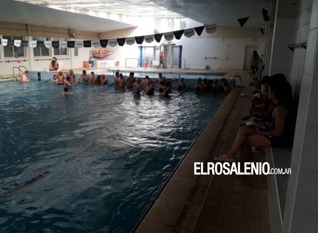 Acompañamiento a instituciones educativas para sus prácticas de natación