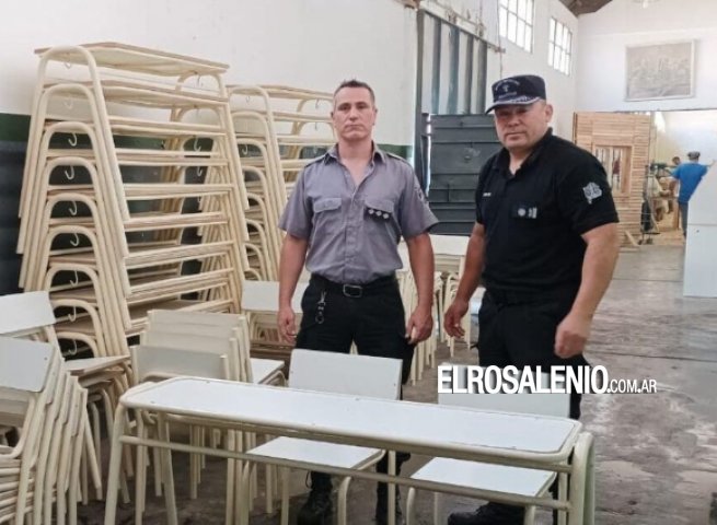 Presidiarios restauraron mesas y sillas para las escuelas 