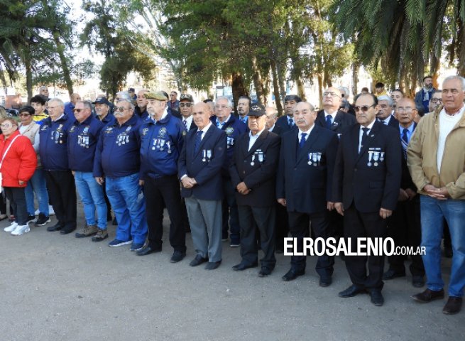 Uset encabezó un emotivo acto por el 41° aniversario del hundimiento del Crucero Belgrano