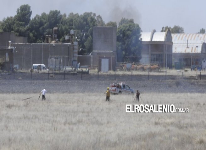 Evacuaron por precaución el Aeropuerto por un incendio de pastizales 