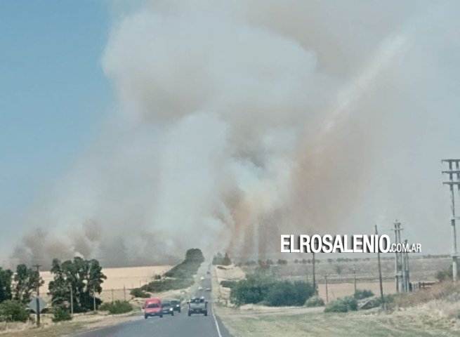Tremendo incendio entre Sierra y Saldungaray