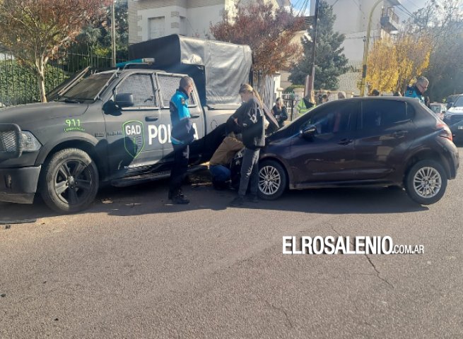 Manejaba drogado y chocó un patrullero frente a la Departamental