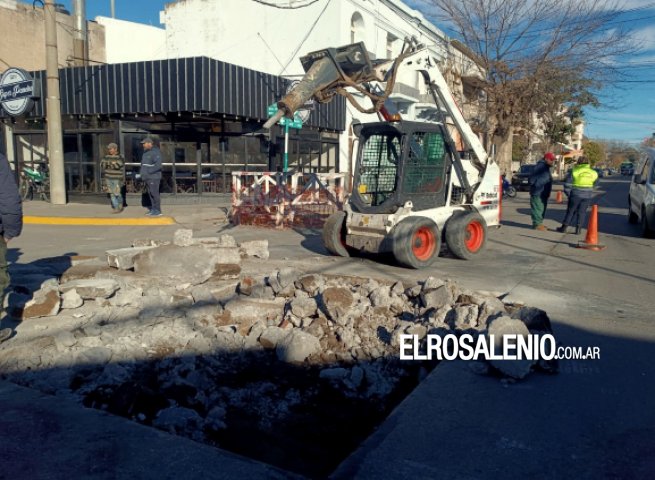 Removieron hormigón por hundimiento en la esquina de Brown y Rivadavia