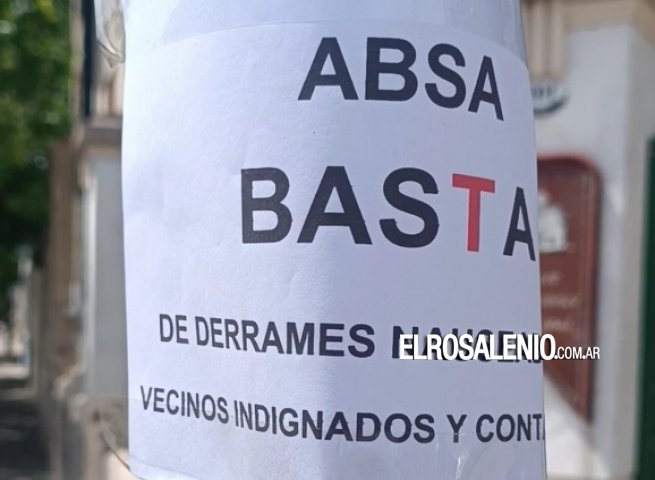 Vecinos y comerciantes prenden fuego para decir “basta ABSA” por desbordes cloacales
