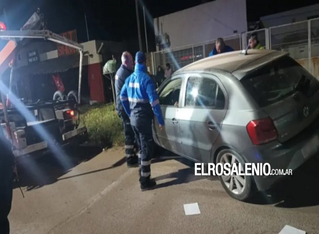 Manejaba borracho, perdió el control de su automóvil e impactó contra una casa 