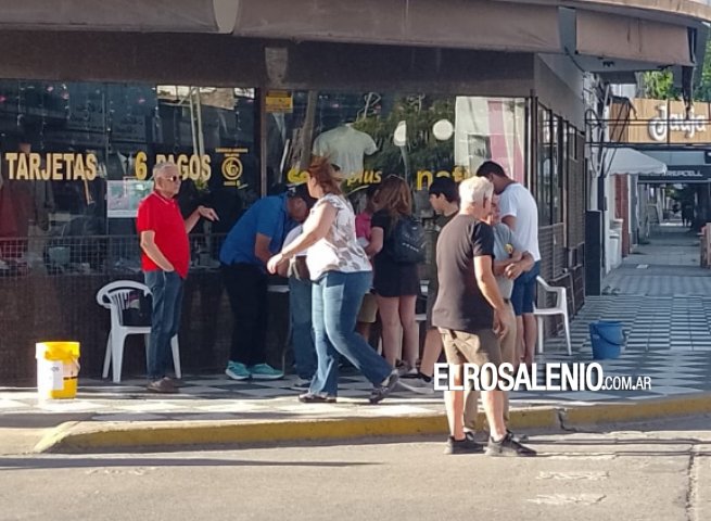 Continúan las firmas para reclamar por la prestación de cloacas y agua ante ABSA y el Municipio