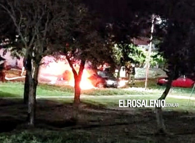 Incendio de automotor en Albatros 14
