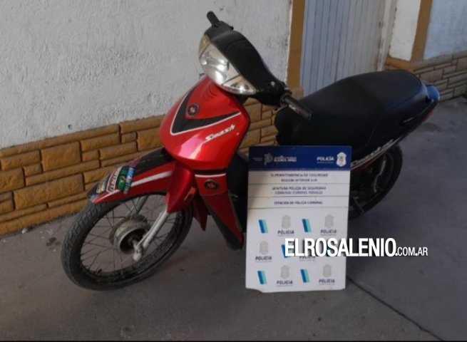 Quedó aprehendido cuando circulaba sin patente y llevaba envoltorios con sustancias