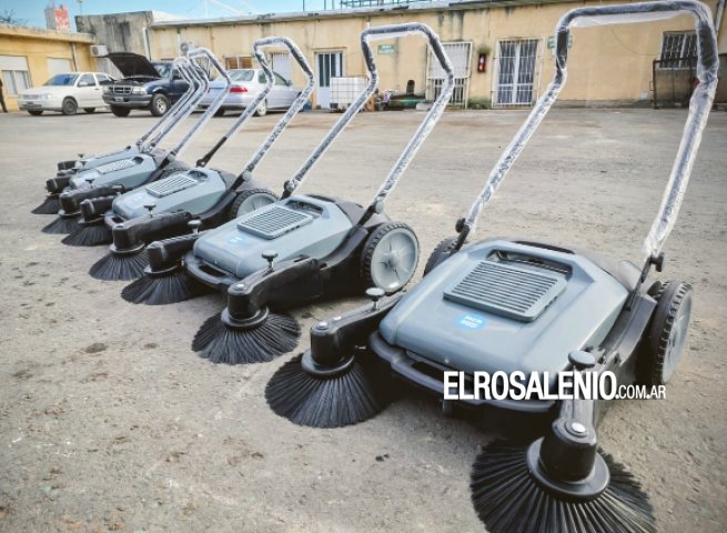 Incorporaron 5 máquinas barredoras manuales 