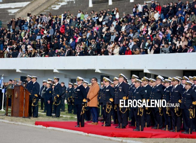 La ceremonia central por el Día de la Armada en el Estadio de Deportes de Puerto Belgrano