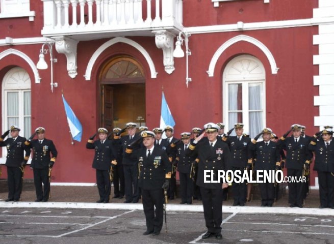 Día de la Armada: se realizó el izado de pabellón en el Comando Adiestramiento y Alistamiento