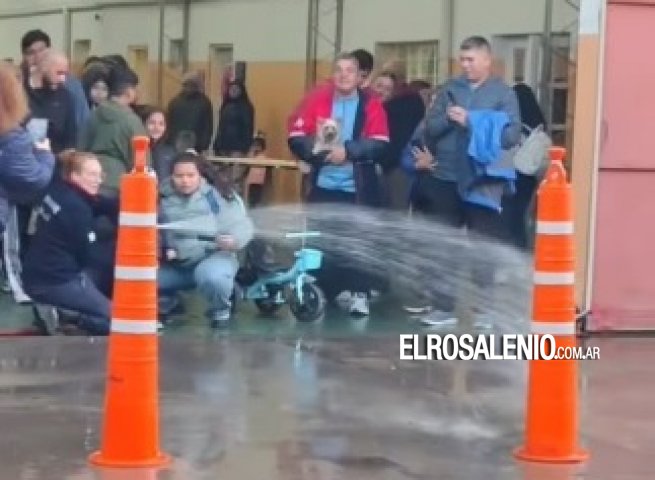 Exitosa jornada de Bomberos Voluntarios de apertura a la comunidad por el 25 de mayo 