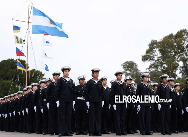 Aspirantes de la Escuela de Suboficiales recibieron sus uniformes y juraron fidelidad a la bandera