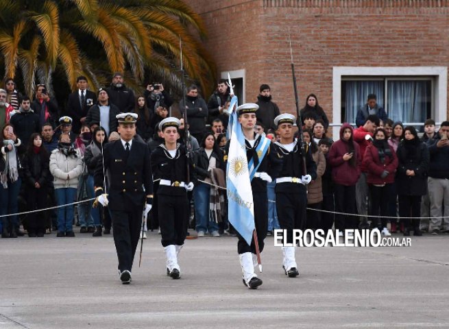 Aspirantes de la Escuela de Suboficiales recibieron sus uniformes y juraron fidelidad a la bandera