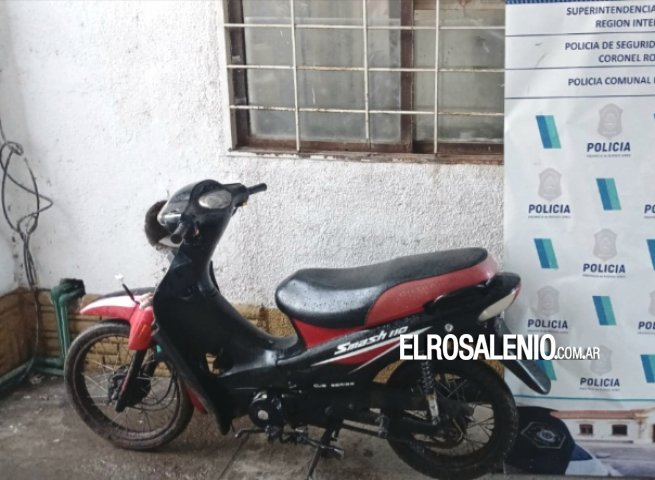 Nuevamente hallaron una moto robada oculta entre pastizales