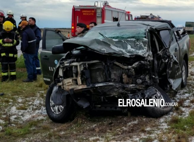 Choque frontal en la Ruta 33: tres militares sufren heridas