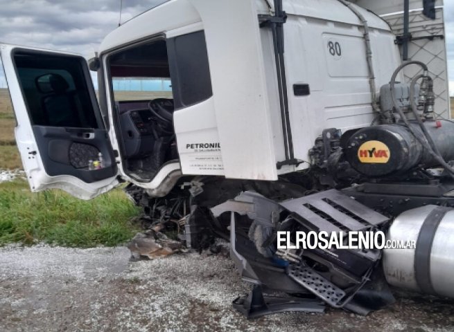 Choque frontal en la Ruta 33: tres militares sufren heridas