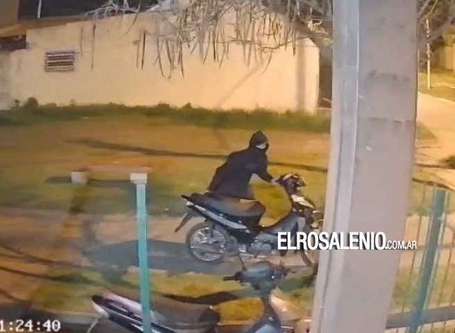 Así robaron una moto anoche en Barrio Luiggi 1