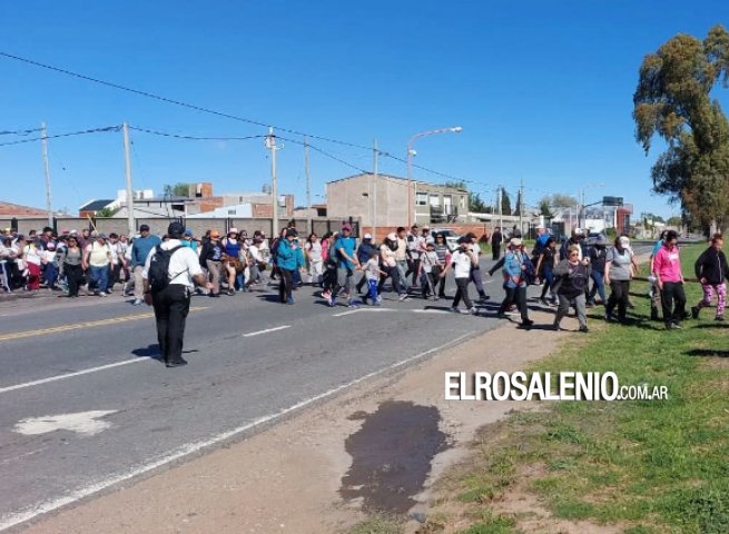 Cientos de peregrinos llegaron ayer hasta villa Arias