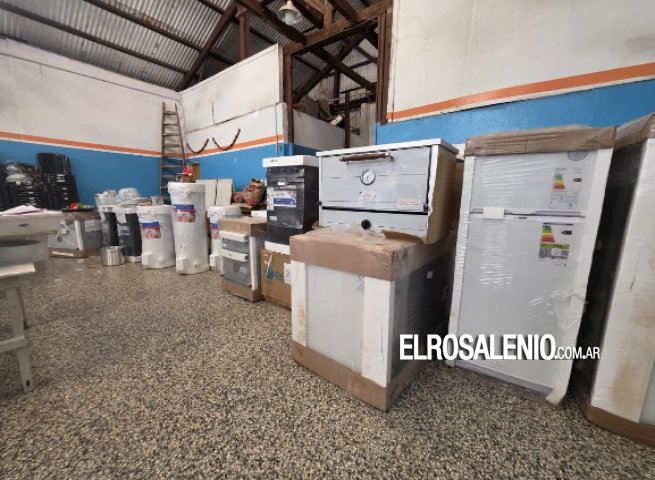 Entregaron equipamiento de cocina para escuelas con servicio alimentario