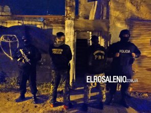 Policía realiza allanamientos en tres viviendas de Punta Alta