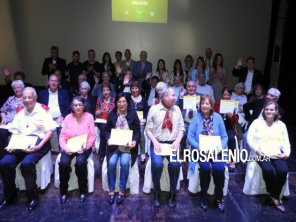 Unos 25 adultos fueron reconocidos por su labor social en Rosales