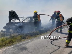 Incendio y destrucción total de un auto en ruta 3