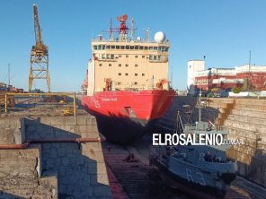 El Irizar se alista en Puerto Belgrano para su próxima campaña antártica