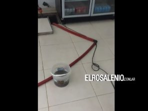 Comercio en pleno centro: “estamos desbordados por la cloaca y anímicamente”