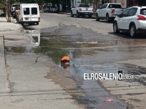 Vecinos y comerciantes prenden fuego para decir “basta ABSA” por desbordes cloacales