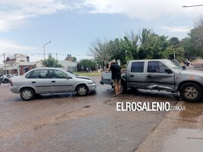 Chocaron un auto y una camioneta en el Boulevard Avellaneda