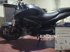 Aprehendieron a un menor que circulaba en una moto robada y amenazó a policías