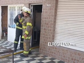 Bomberos trabajaron en un incendio de vivienda