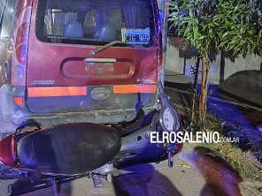 Dos mujeres a bordo de una moto sufrieron algunos golpes tras chocar contra un utilitario