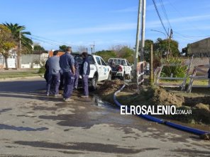  Nuevo inconveniente con la instalación de fibra óptica: rompieron un caño de agua
