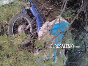 Vecino encontró moto escondida en descampado, Policía corroboro que era robada