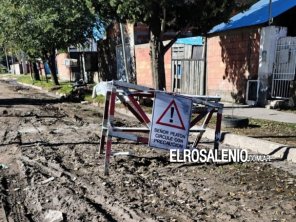 Vecinos de barrio Gaudi denuncian que quedó abandonada la obra de cloacas y sufren desbordes